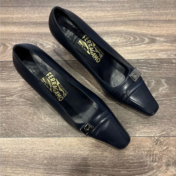 Salvatore Ferragamo Shoes - Salvatore Ferragamo Vintage Italian Leather Pumps Size 8.5 Navy Blue Silver Logo